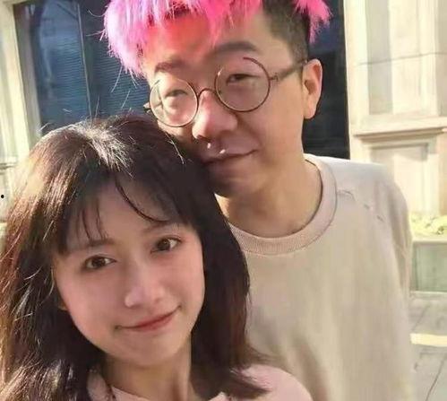 奶奶拿油烫人娱乐吃瓜酱,吃瓜酱见证家庭欢乐时光